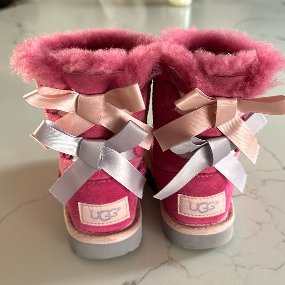 UGGS size 6